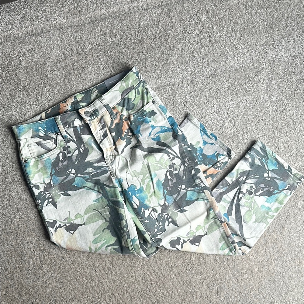 Chico’s Floral Girlfriend Crop - size 2